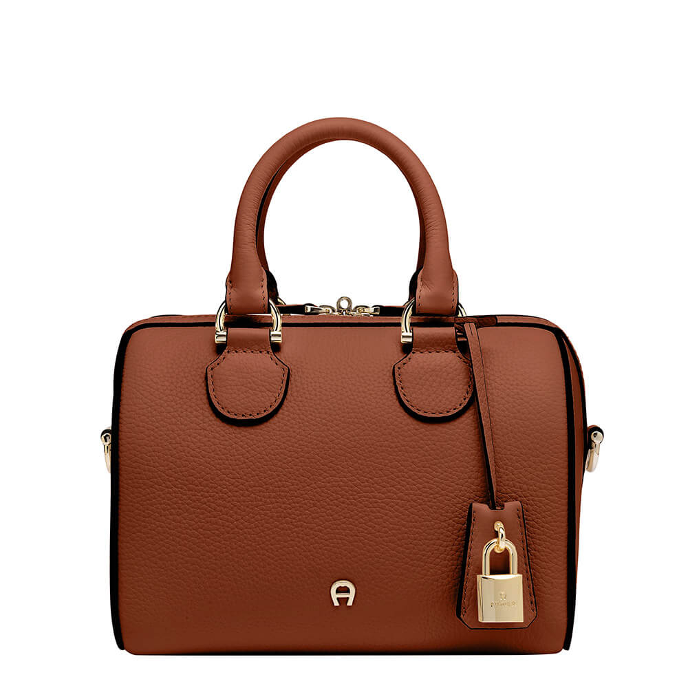 حقيبة يد نسائية 