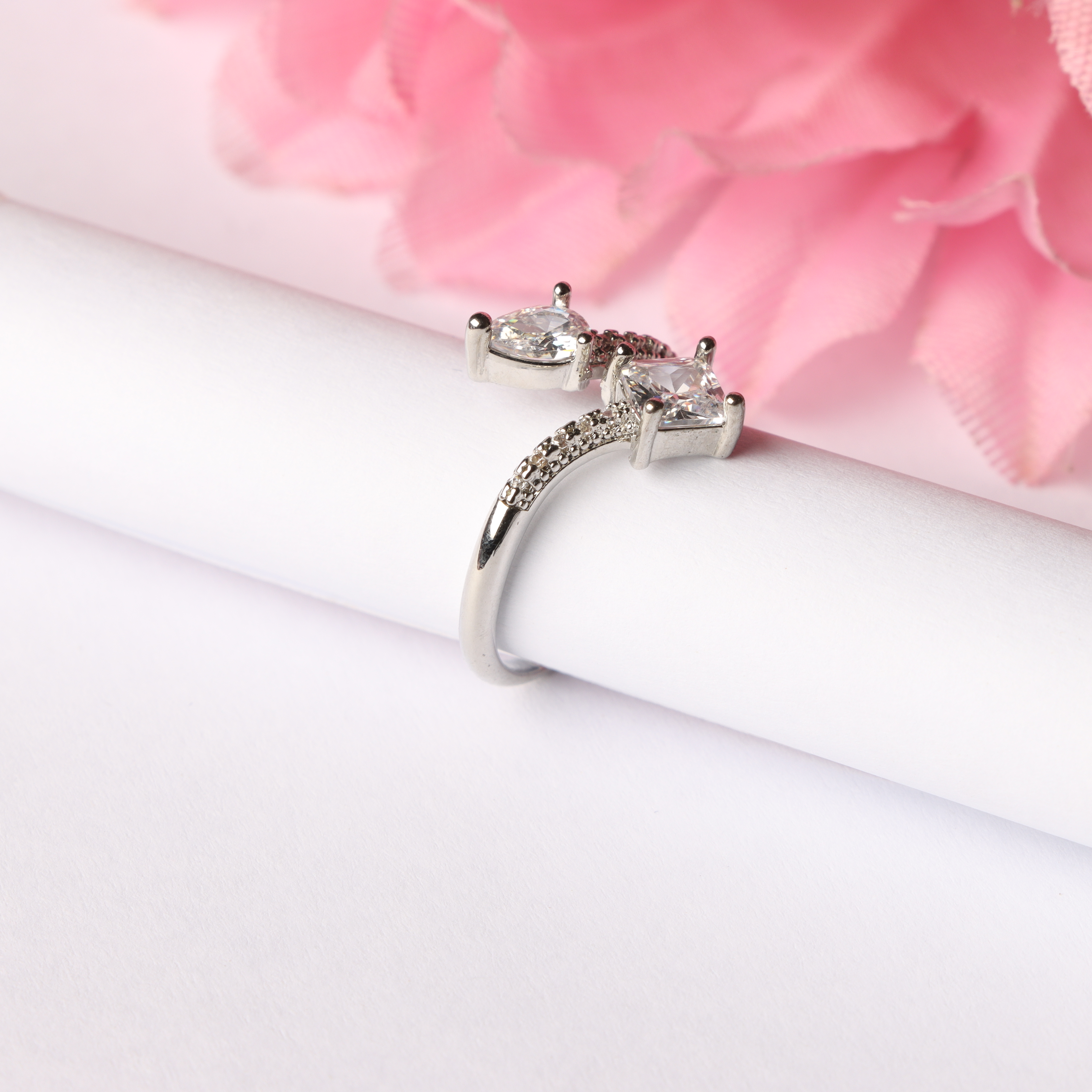 خاتم فضي بحجرين زركون 