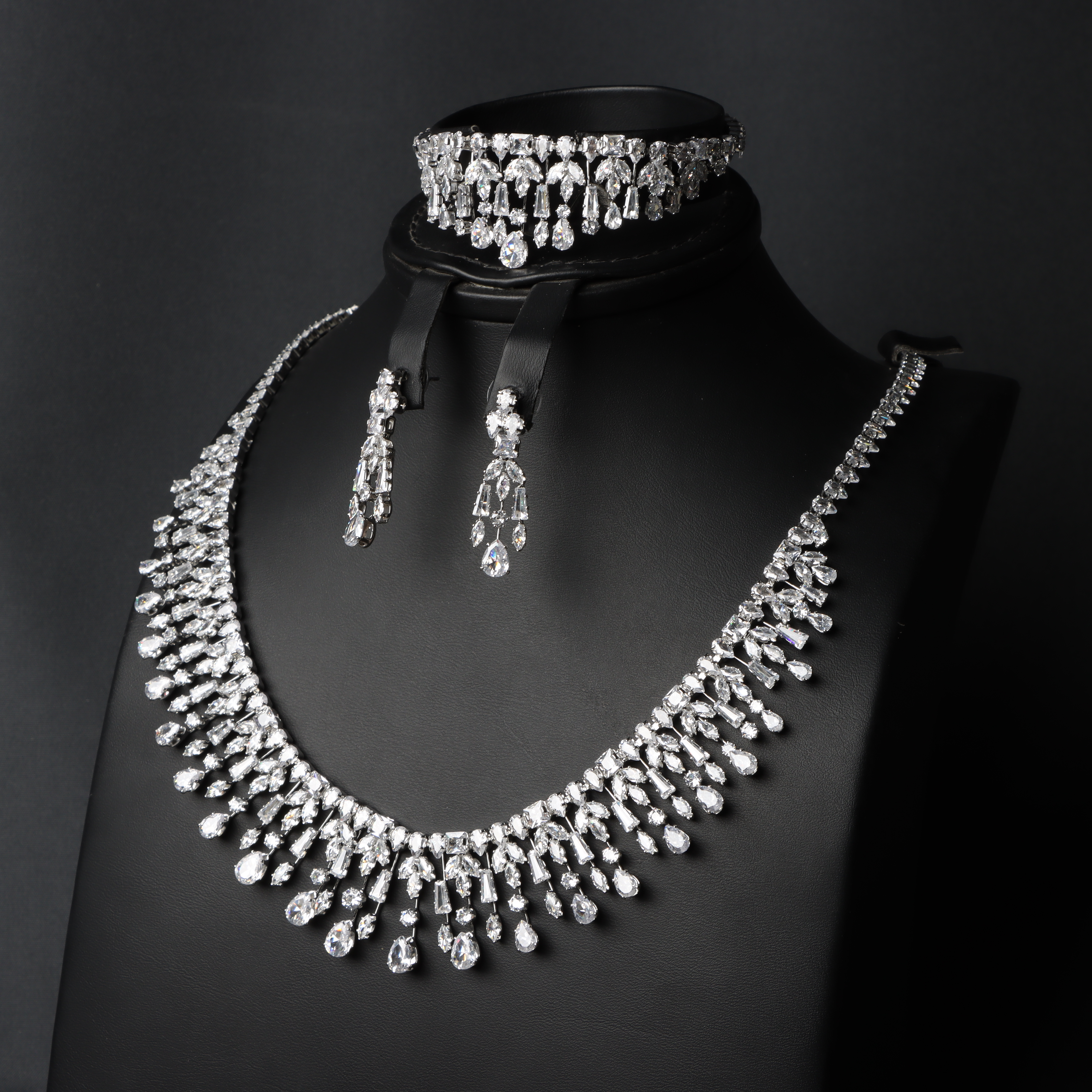 طقم زريكون اللمعة الملكية 