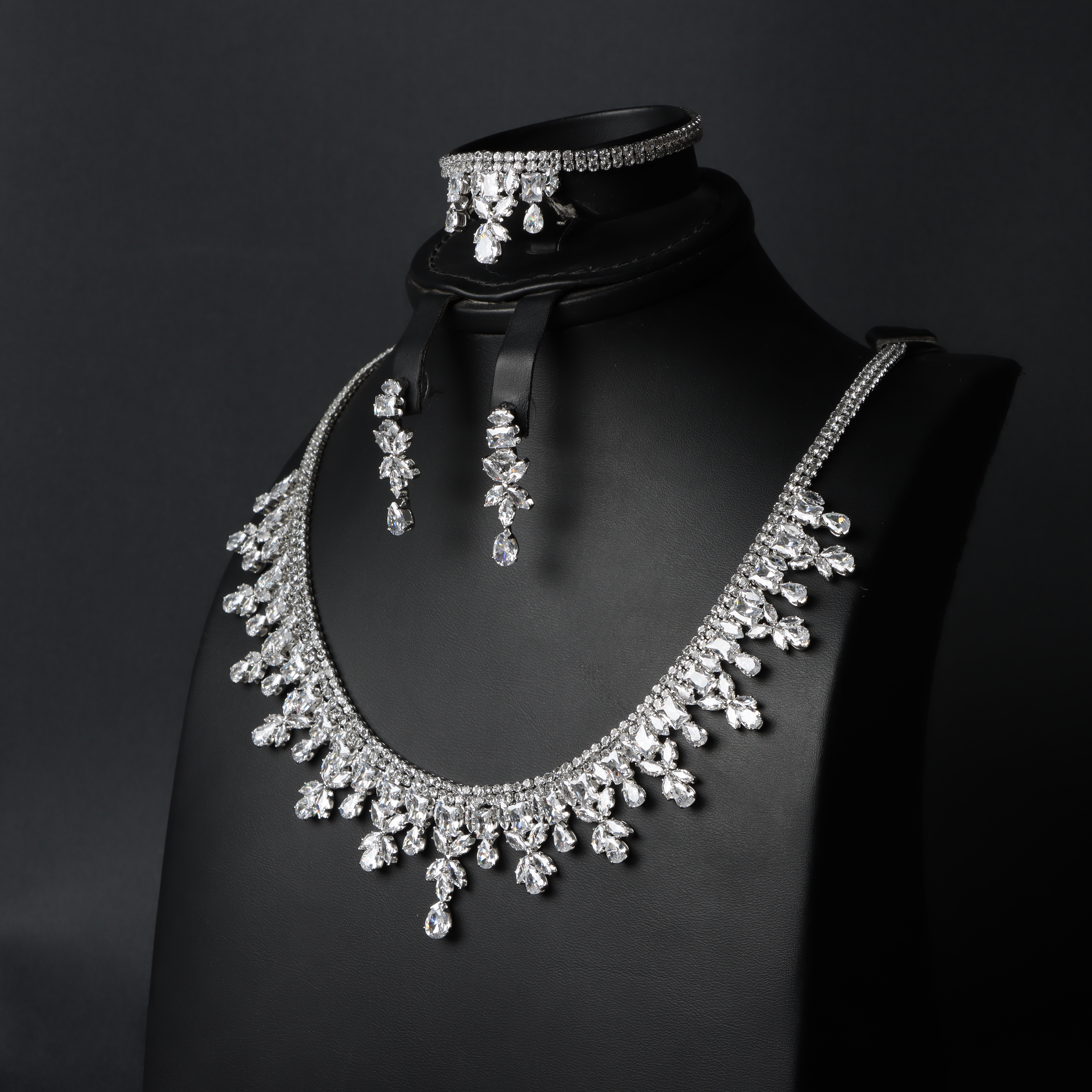 طقم ماسي بلوري بالزركون