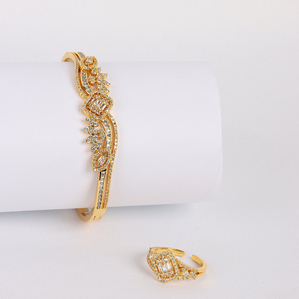 طقم بريق الذهب