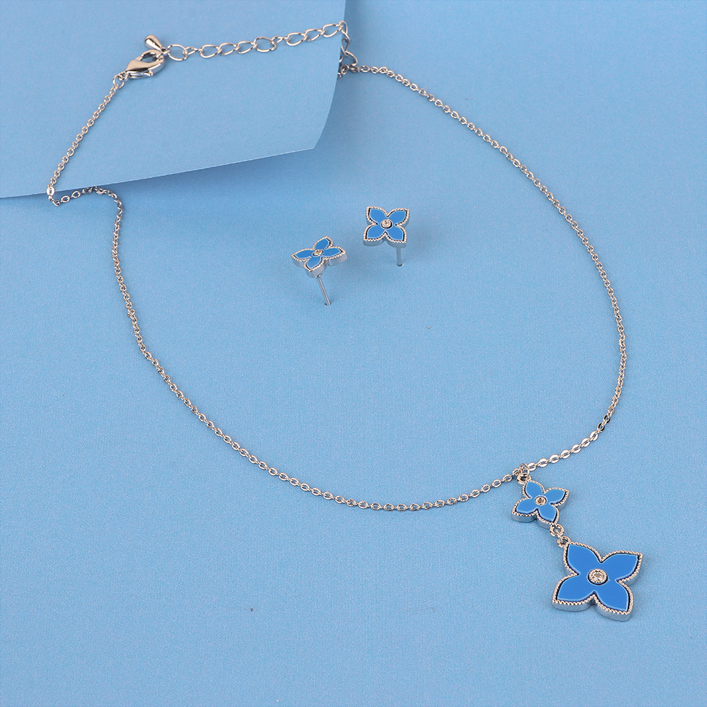 طقم فضي شكل وردة 