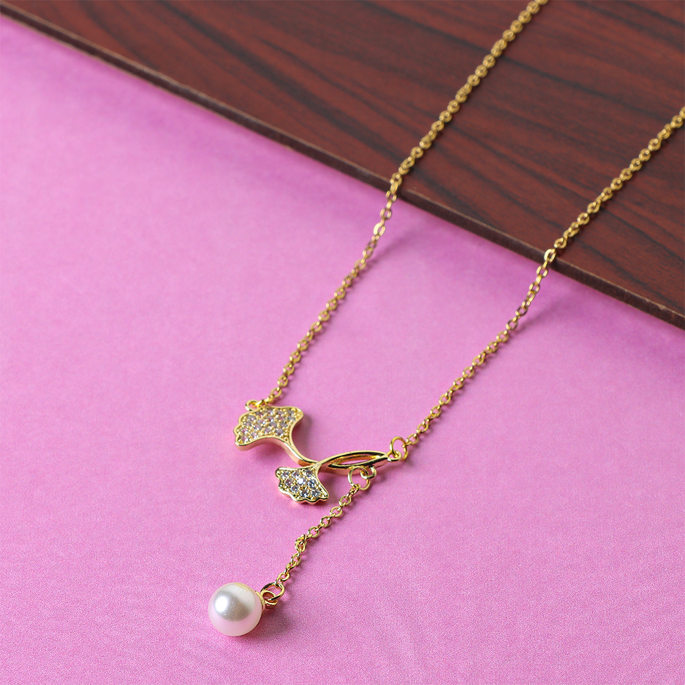 عقد بتعليقة لؤلؤية