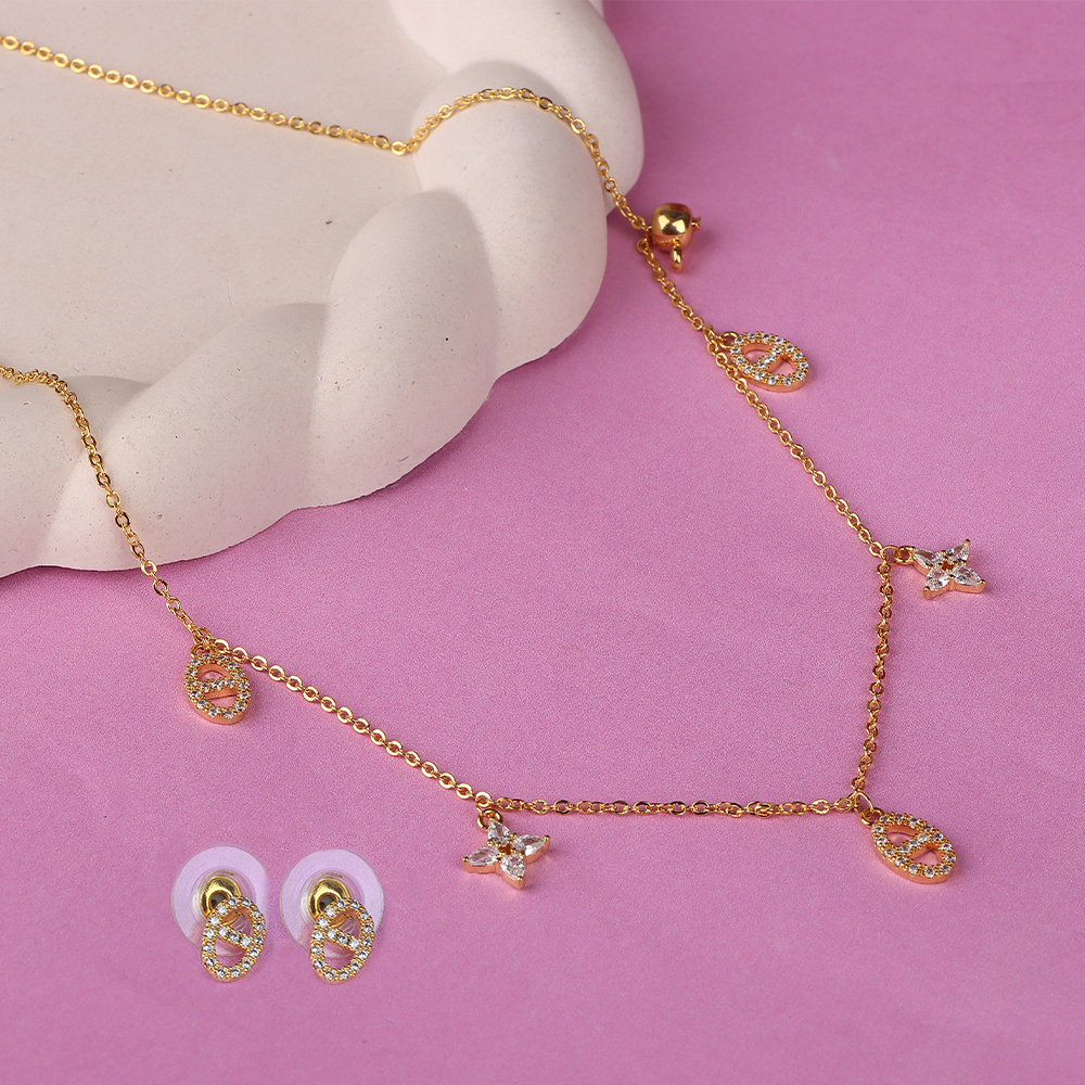 طقم بتعليقات بيضاويه ونجمات 