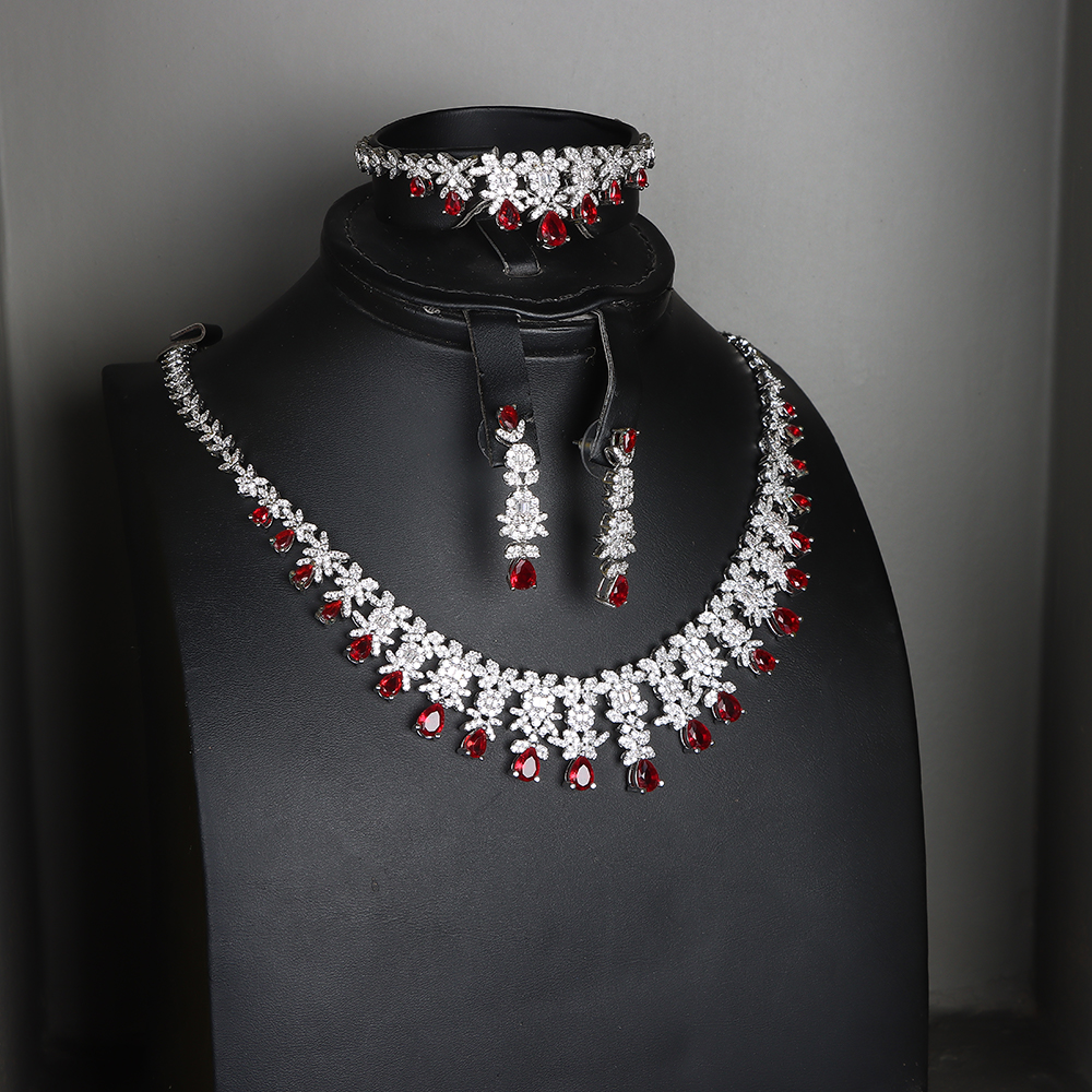 طقم مجوهرات فاخر بزركون أحمر