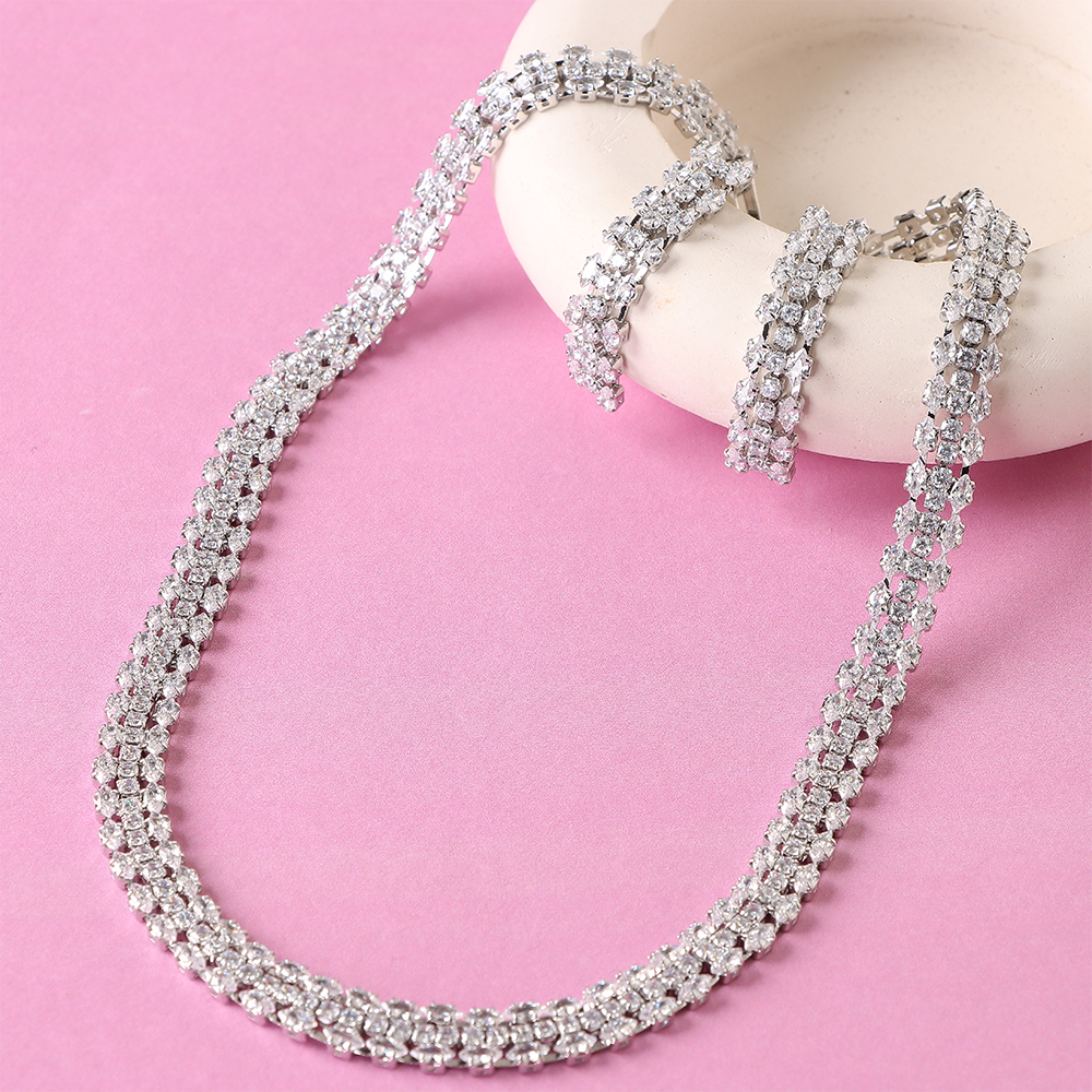 طقم فضي فاخر مرصع بزركون 