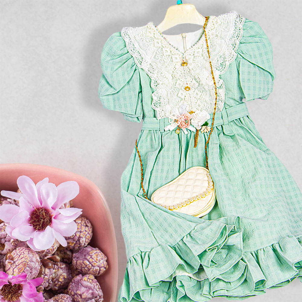  فستان أطفال أخضر فاتح بتفاصيل دانتيل