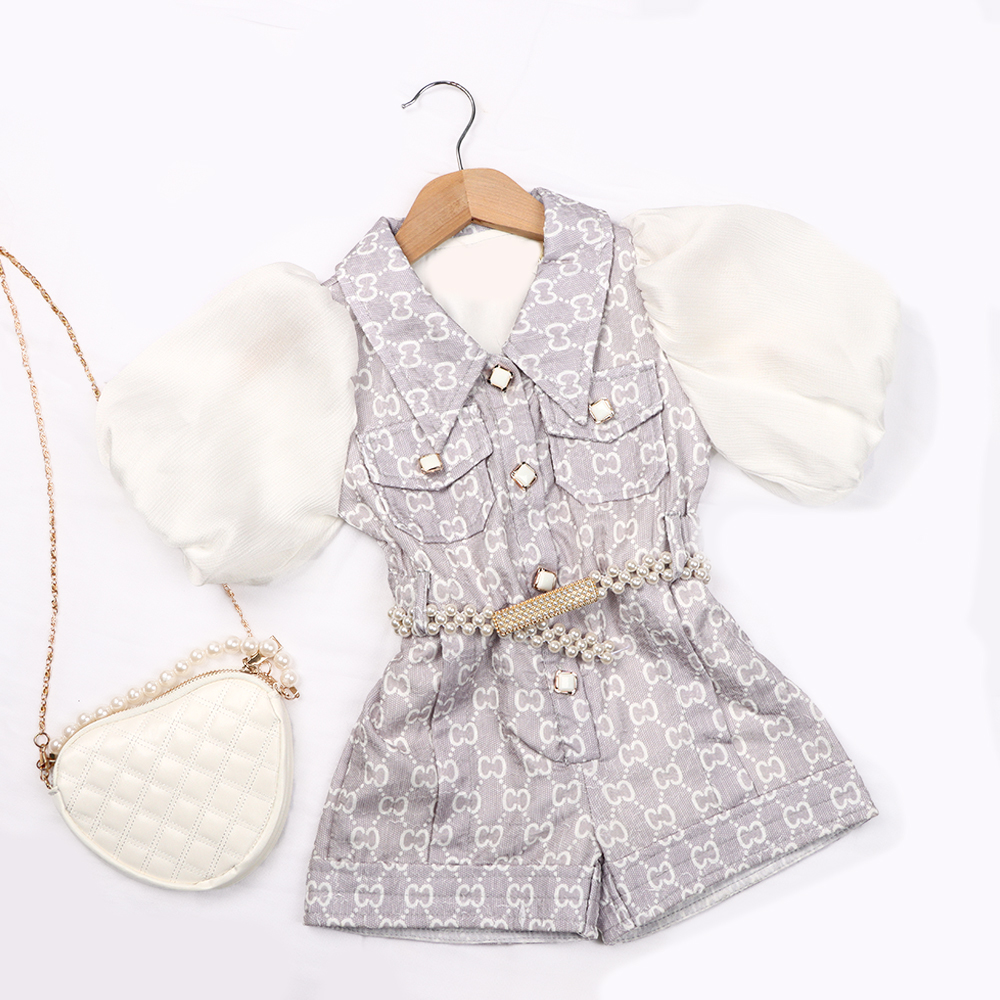 جمبسوت رمادي بتفاصيل أنيقة