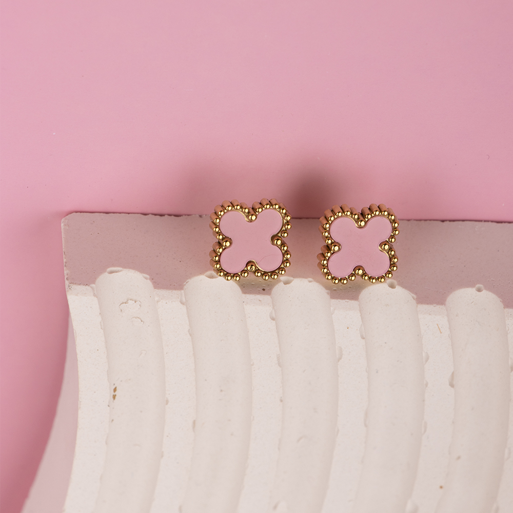 أقراط زهرة وردية بإطار ذهبي