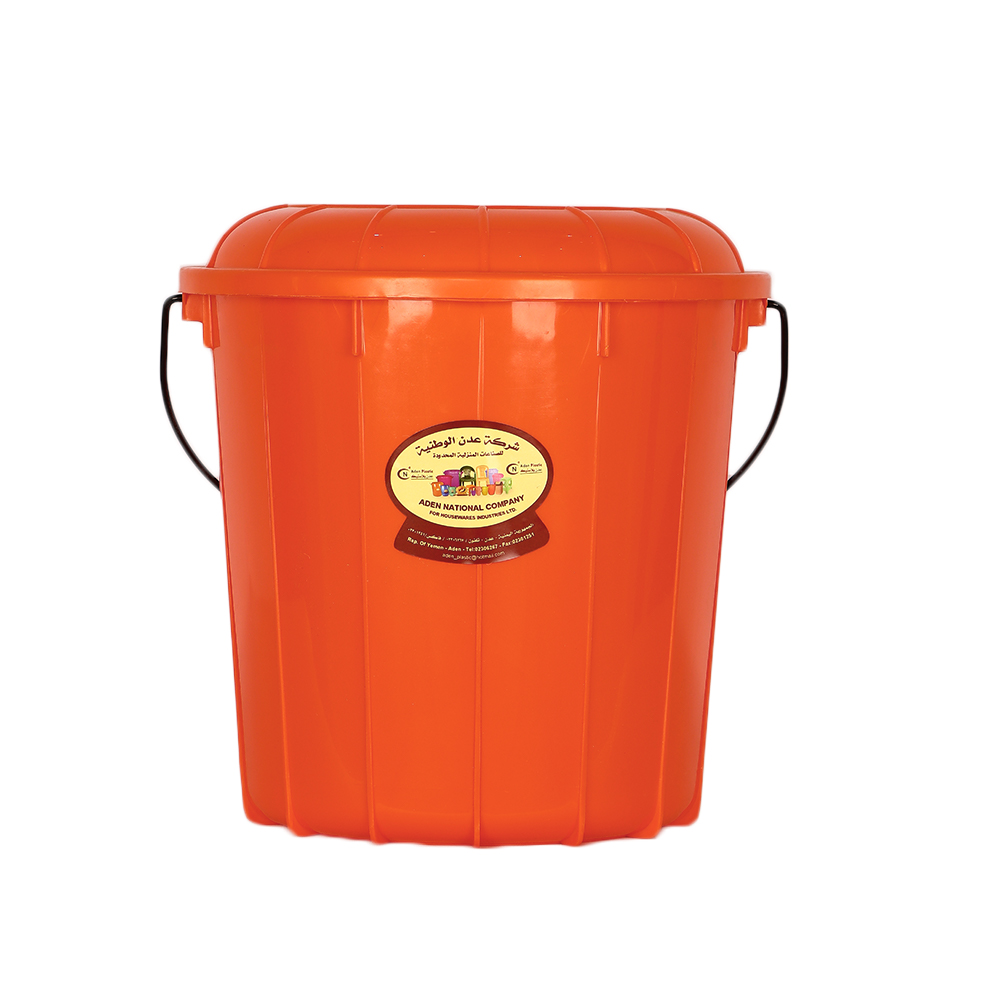 بالدي ماء بلاستيك بغطاء ومقبض