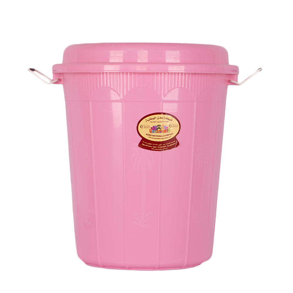 بالدي ماء بمقبض معدني