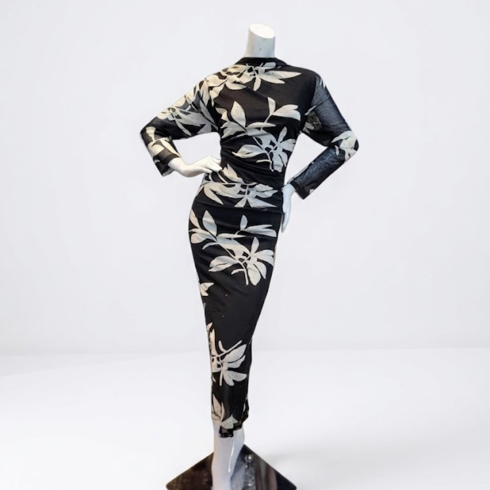 فستان بقصة ضيقة 