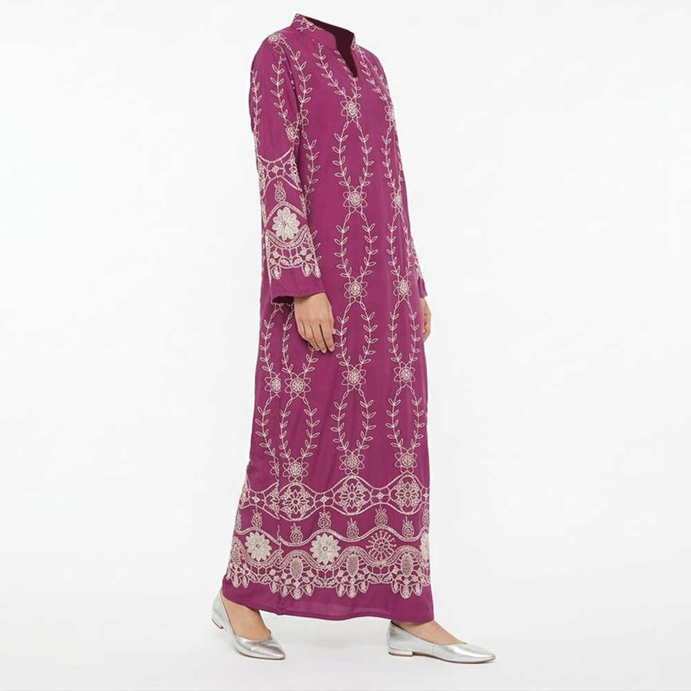 جلابية نسائية مطرزة بالكامل