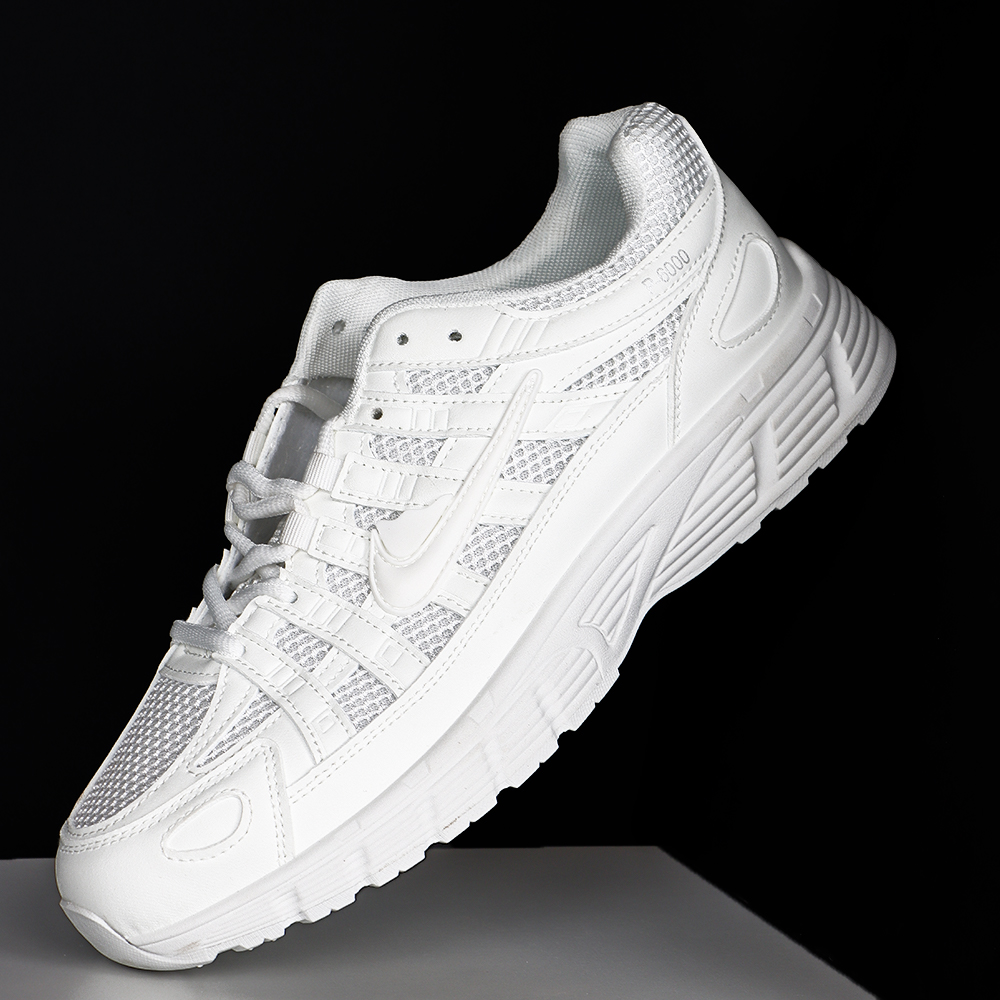 حذاء رياضي أبيض كلاسيك مريح