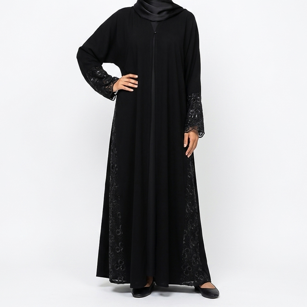 عباية أنيقة بتفاصيل دانتيل