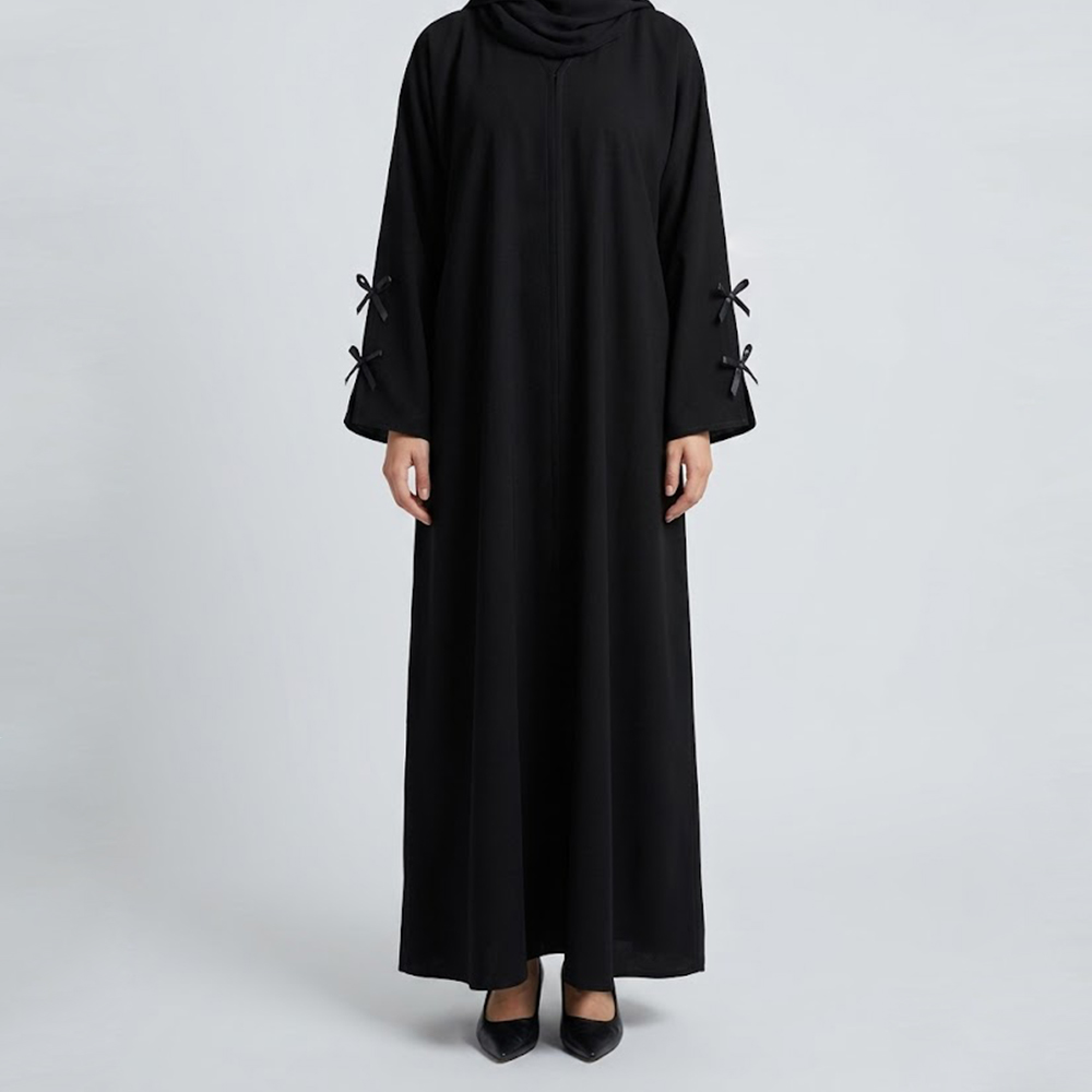 عباية نسائية أنيقة بتفاصيل فيونكة