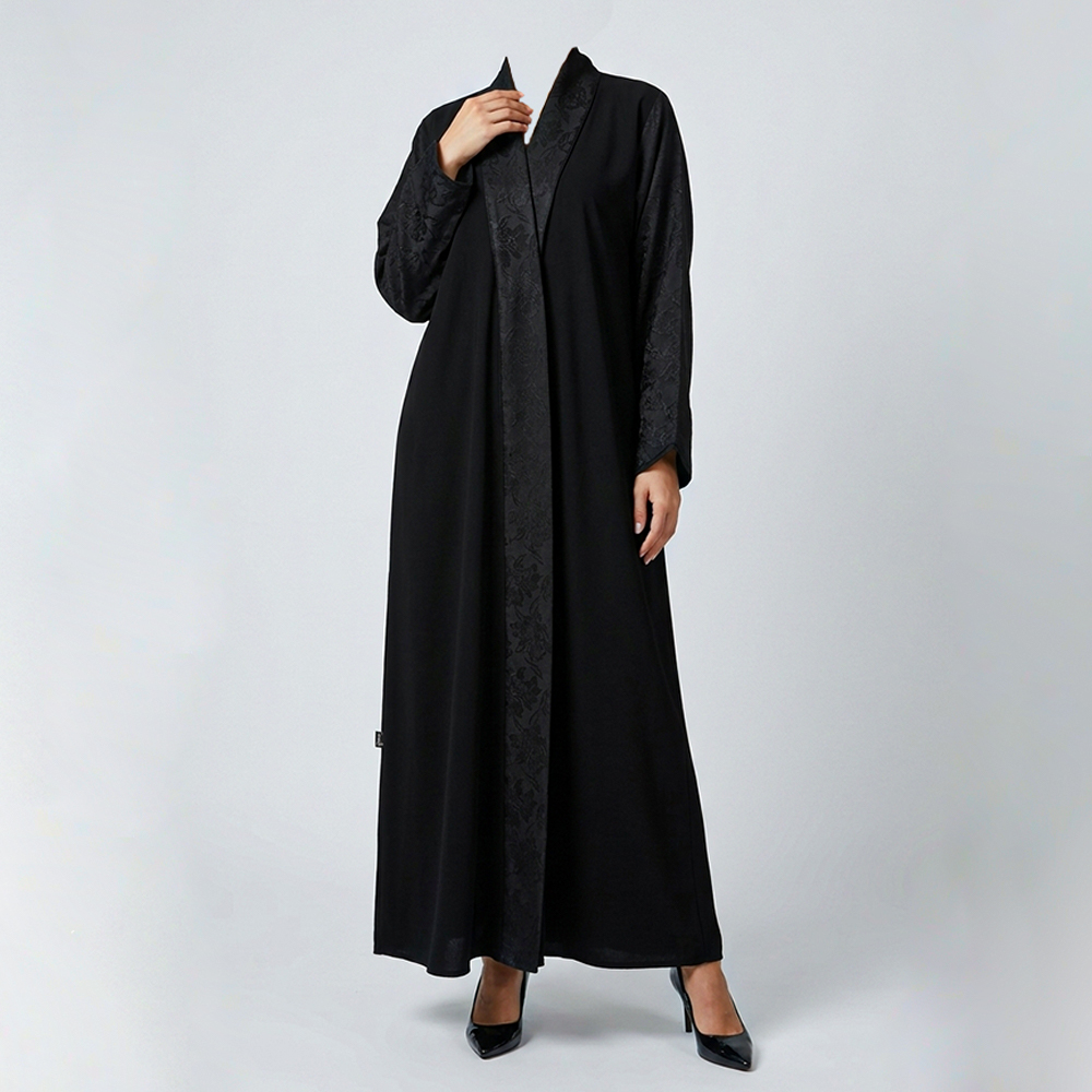 عباية نسائية فاخرة بتفاصيل جاكار