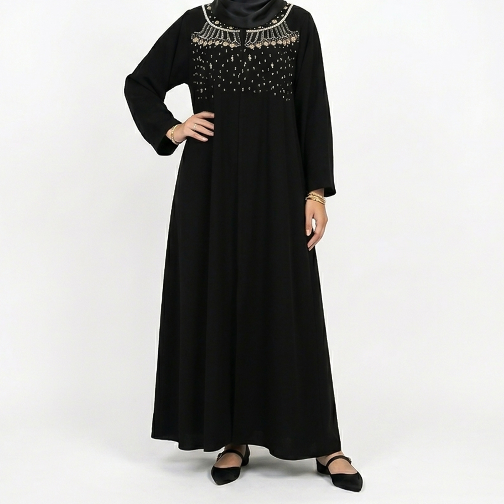 عباية مطرزة بتفاصيل أنيقة