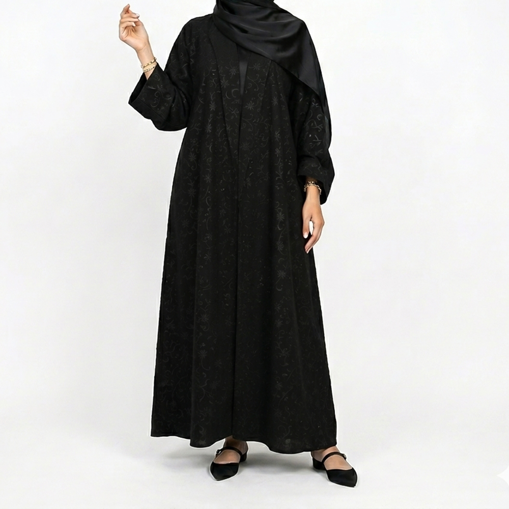 عباية سوداء بنقشة ناعمة