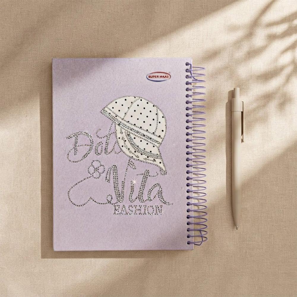 دفتر ملاحظات حلقي بتصميم الأزياء