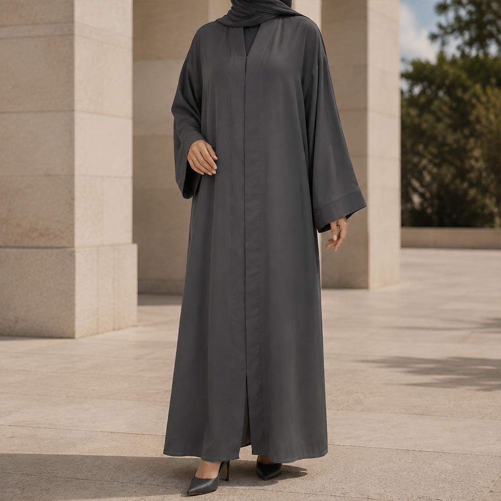 عباية نسائية بقصة واسعة وتصميم بسيط