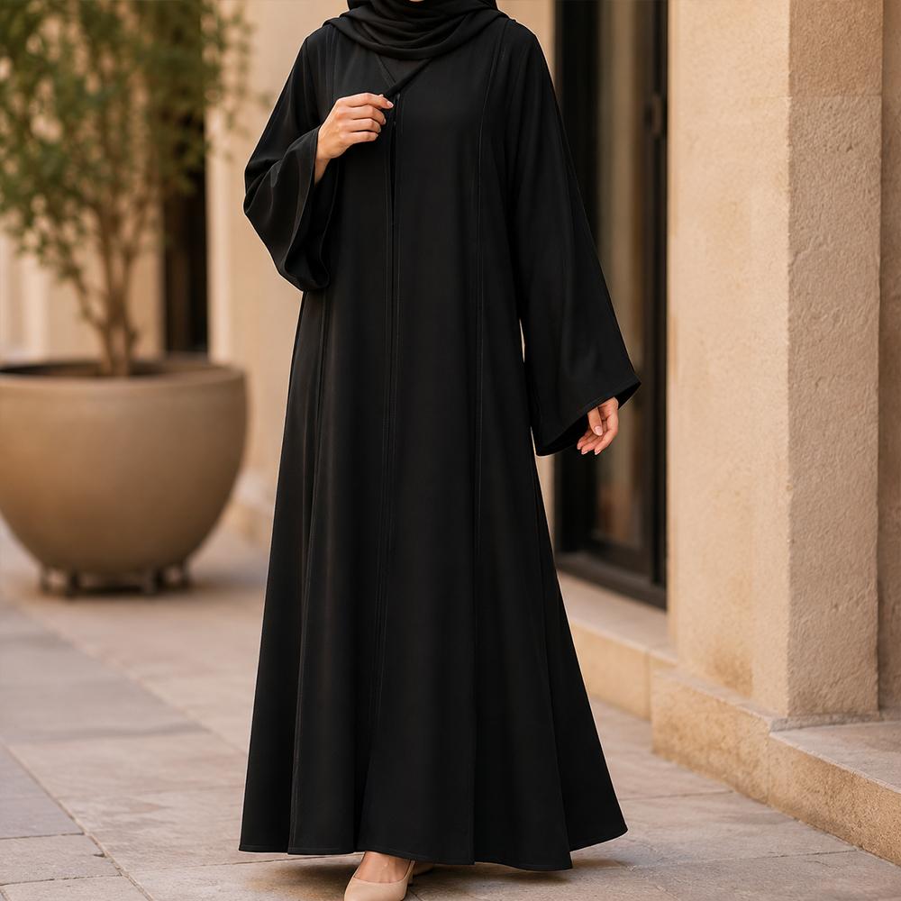 عباية نسائية واسعة بتفاصيل خياطة ناعمة
